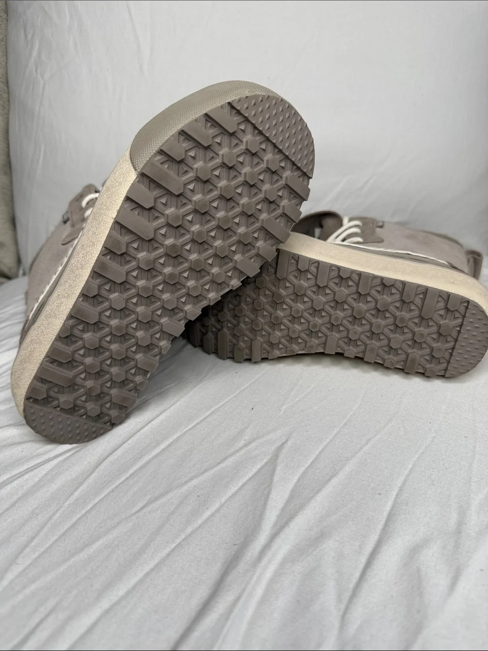 Women's size 5.5 / Men's size 4 Vans Taupe/Off-White High-Top Lace-Up MTE Boots